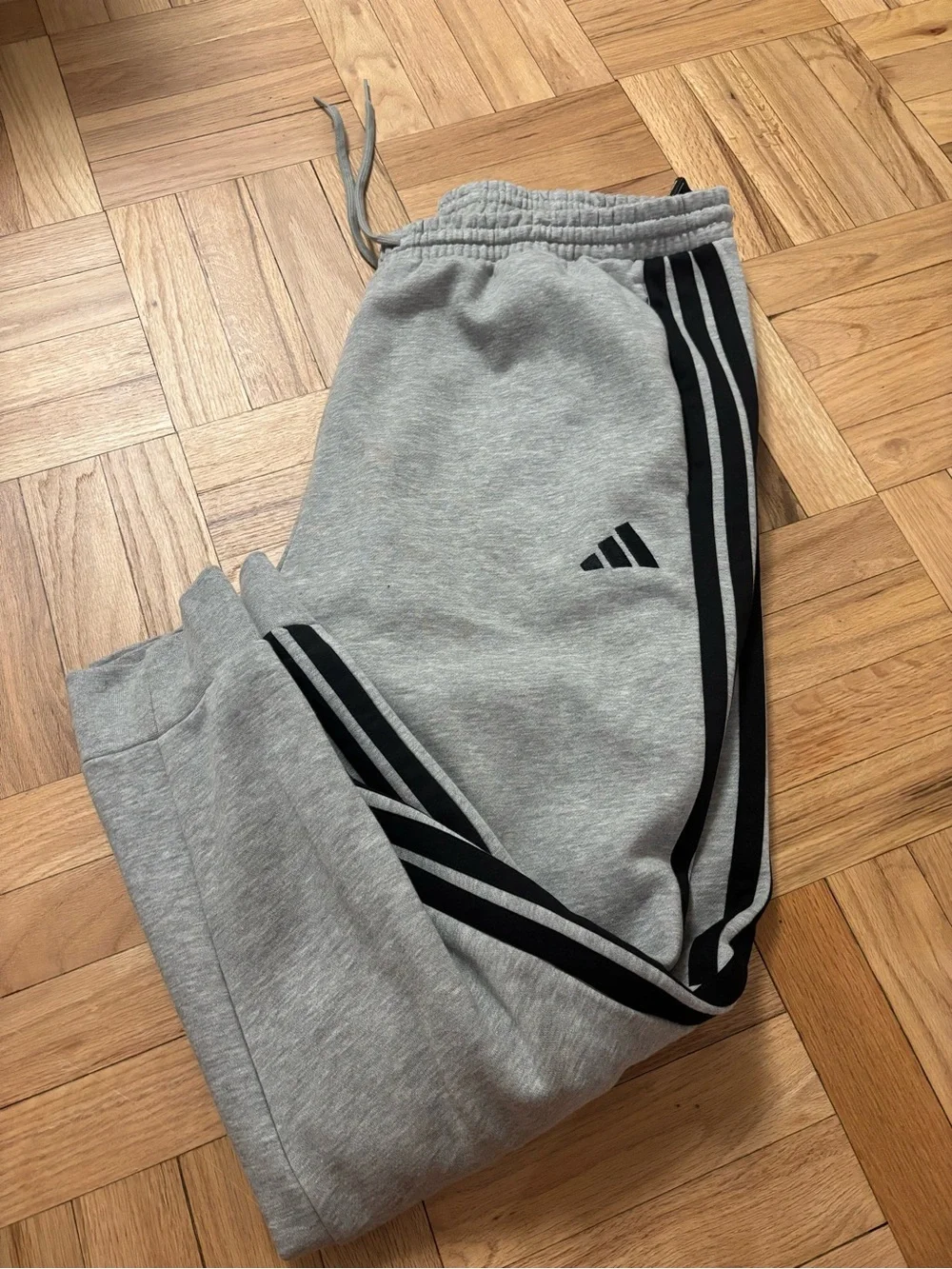 adidas men essentials 3-stripes fleece pants Grey 2XL New Sweats NWT JE6318